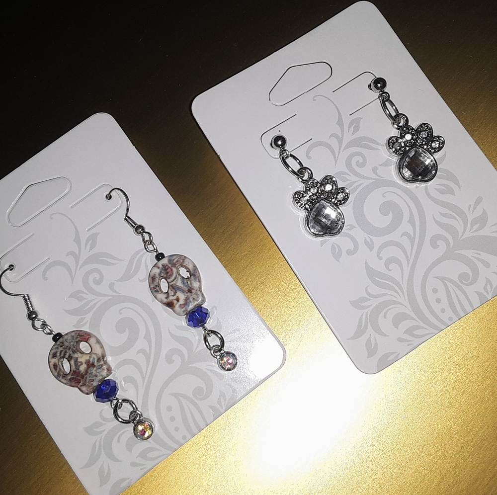 New Earrings set 2 pairs skulls and paw print earrings